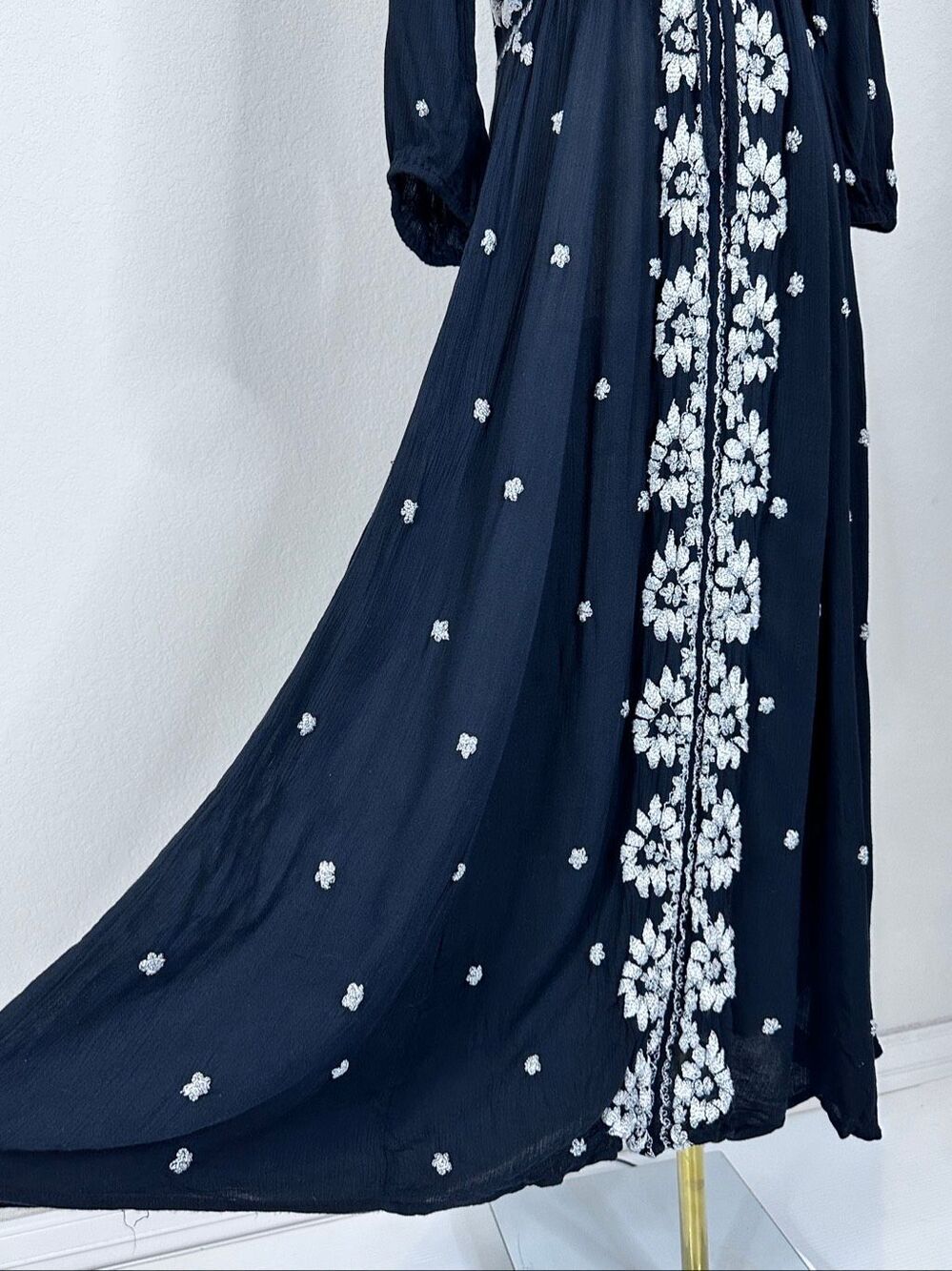 Free People Embroidered Fable Maxi Dress M Black White Floral Boho V Neck - Picture 15 of 16